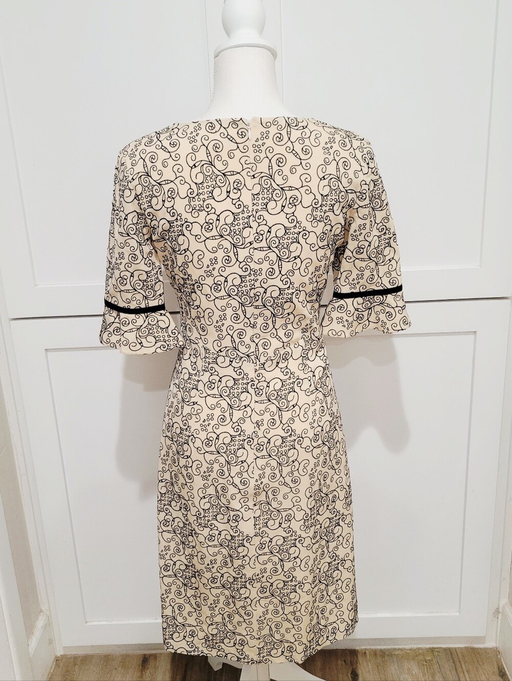 Tocca Silk/Wool Blend Cream & Black Embroidered V-Neck Midi Dress | Size 6 - Picture 3 of 10